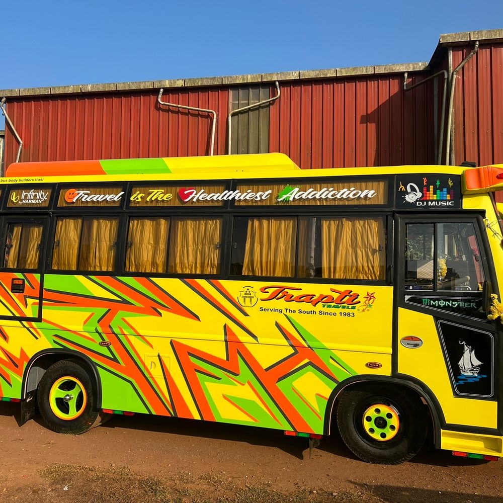 Trapti Travels bus, full side livery